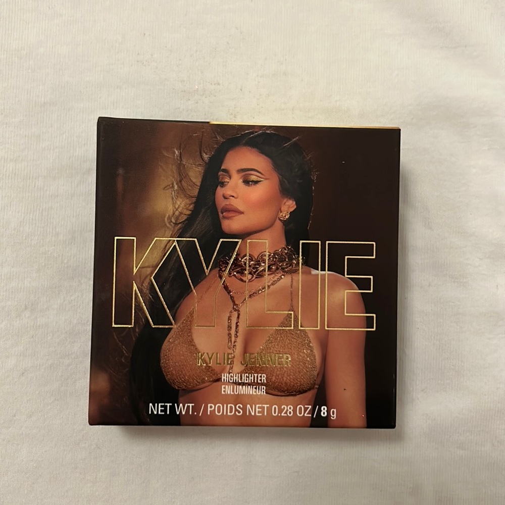 kylie cosmetics | highlighter | gold